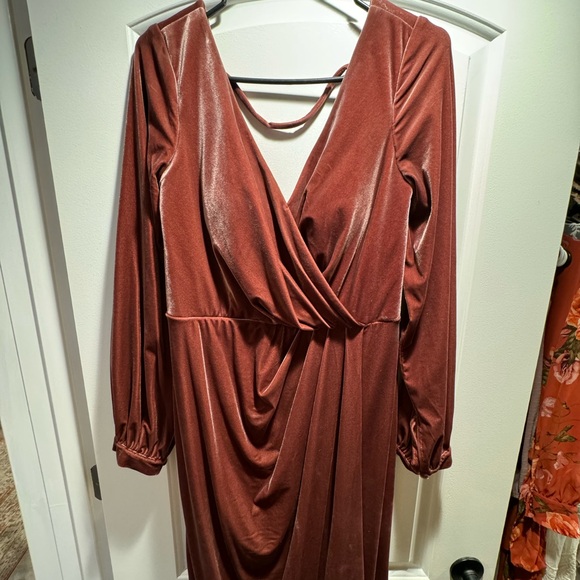 Revelry Vera Velvet Dress | Dusty Rose - Picture 2 of 5